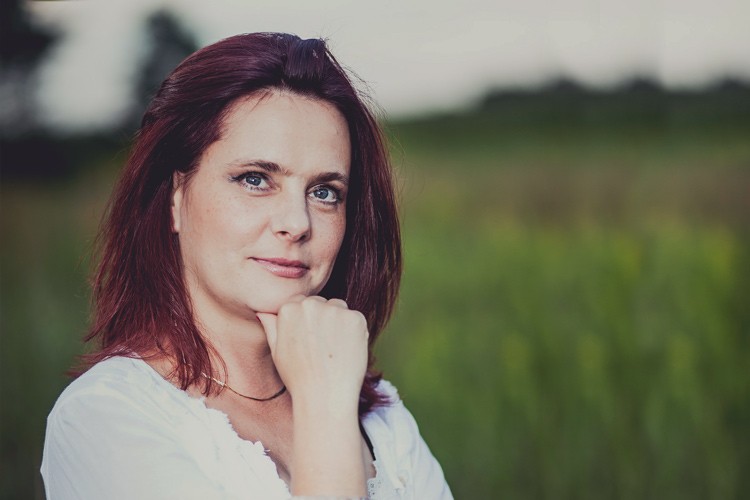 Read more about the article Terapeutyczna moc pisania – wywiad z Aliną Krzemińską